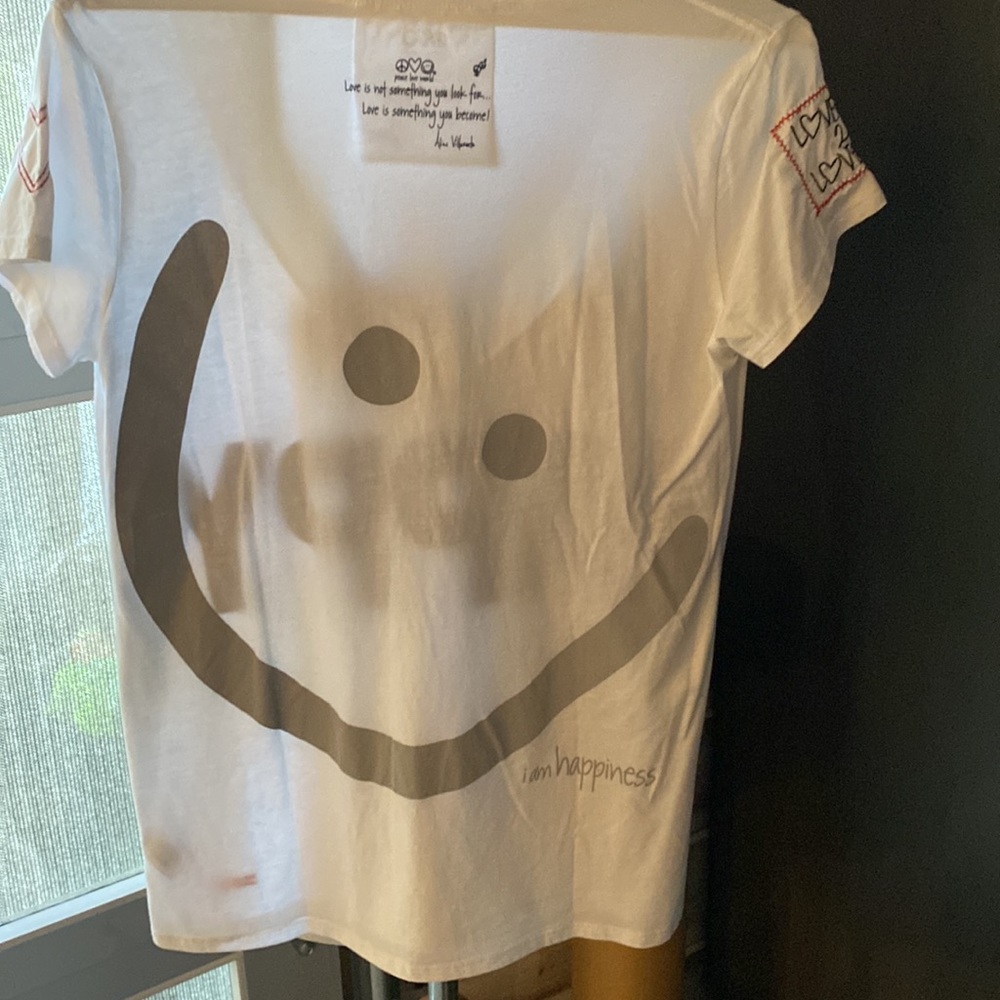 Happy v neck tee - Picture 4 of 5